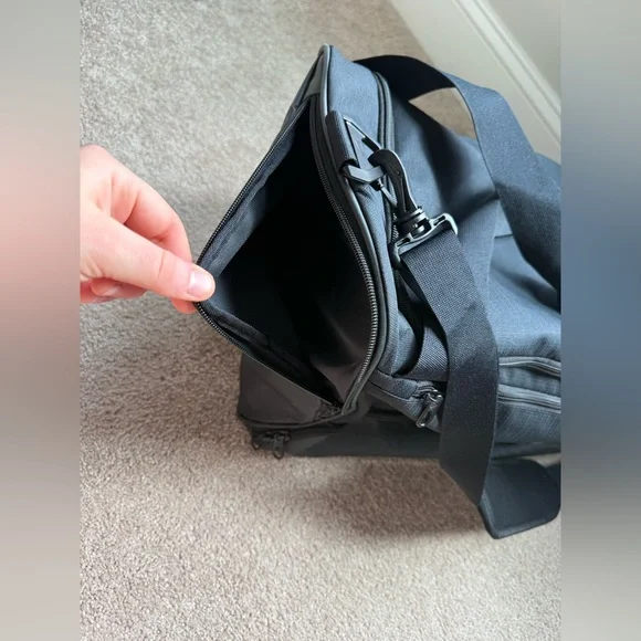 Nike | Black Duffle Bag | Large - Picture 5 of 11